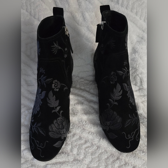 Johnny Was Floral Embroidered Black Ankle Boots Size 9 - Picture 2 of 15